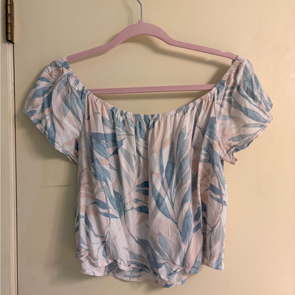 Z Supply Off-Shoulder Leaf Print Crop Top in Light Blue and Cream